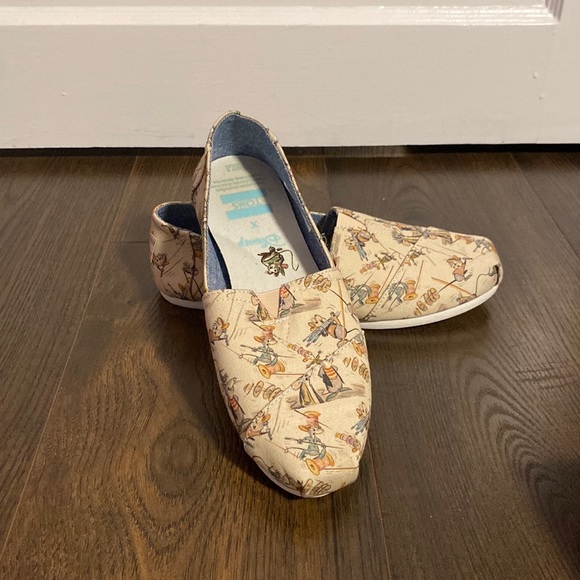 Disney & Toms collaboration Cinderella flats with Gus and Jauq on them. - Picture 1 of 5